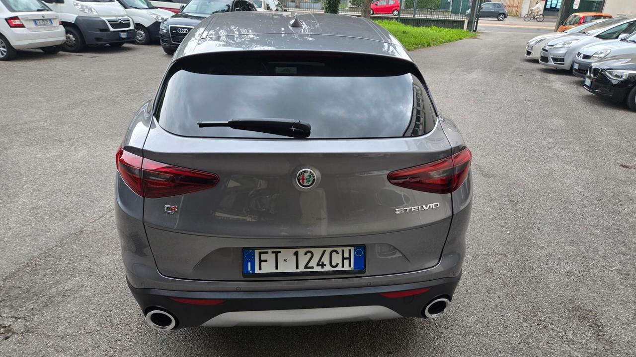 Alfa Romeo Stelvio 2.2 Turbodiesel 210 CV AT8 Q4 Executive