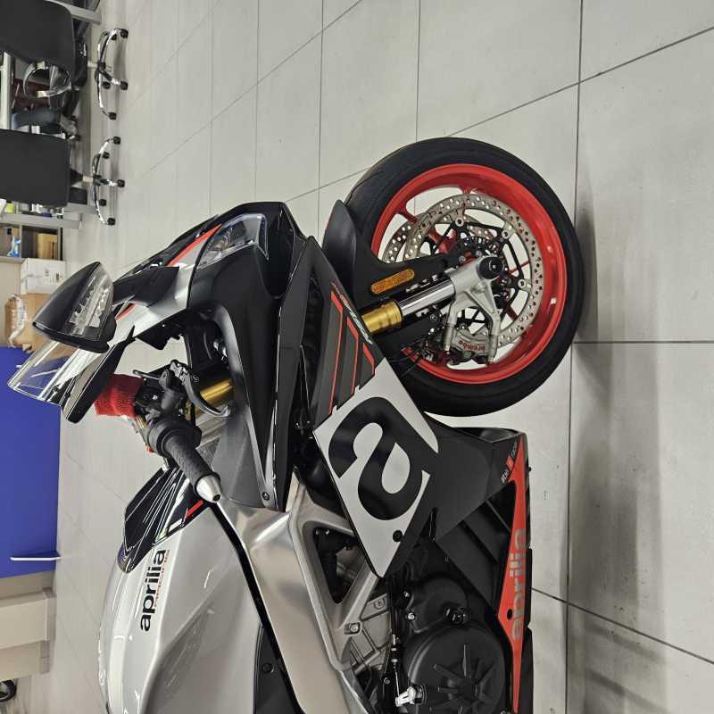 Aprilia RSV4 RR - 2021