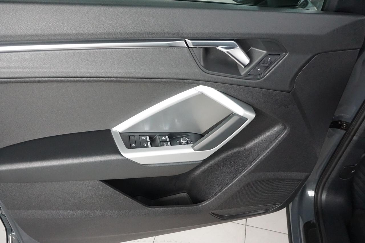 Audi Q3 35 TDI S tronic Business