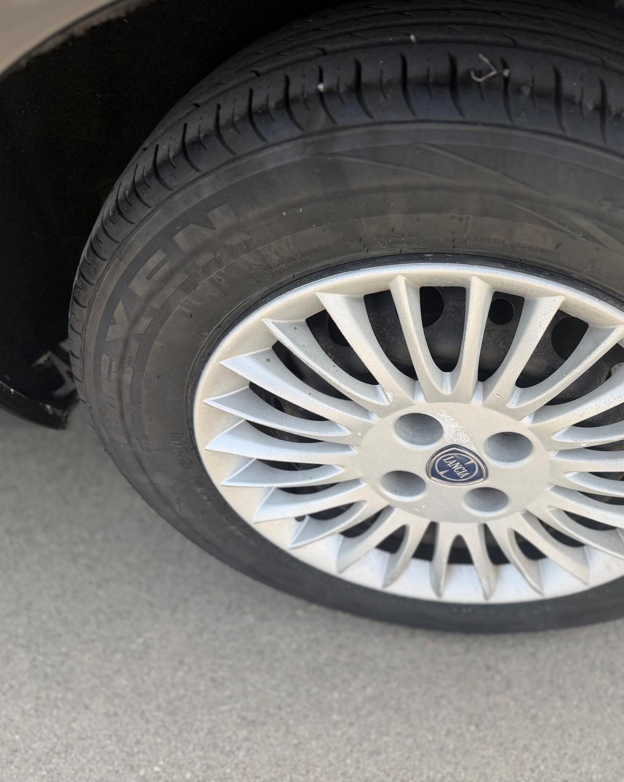 Lancia Ypsilon 1.3 MJT 75 CV Argento Diesel Neopatentati
