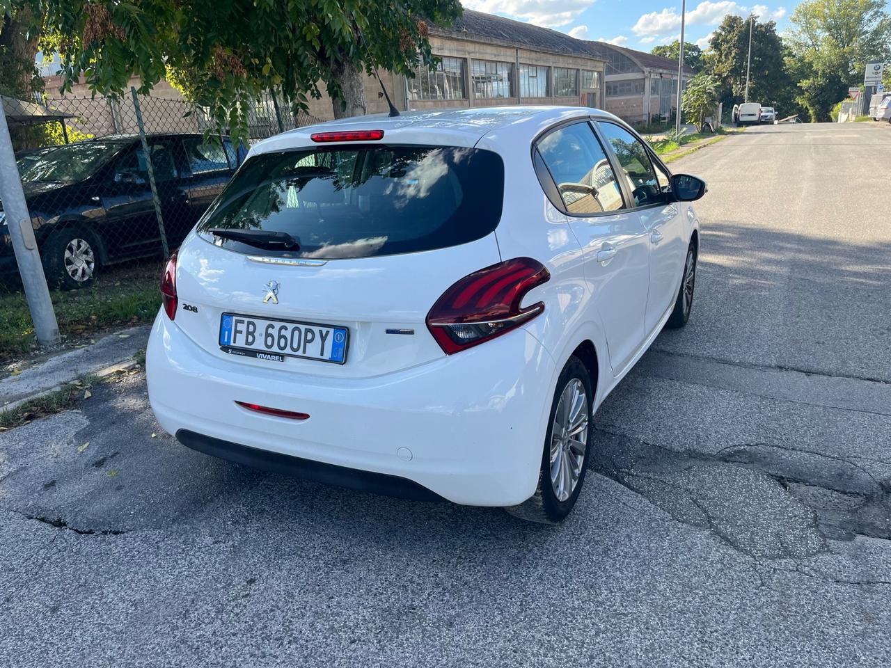 Peugeot 208 PureTech 82CV 5 porte Allure 2016