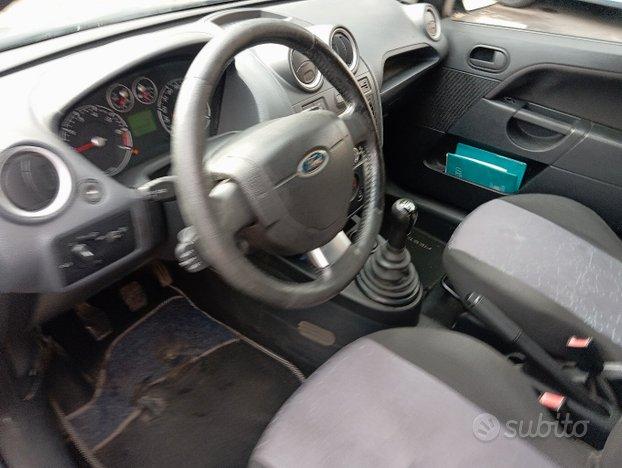 Ford Fiesta 1200 titanium