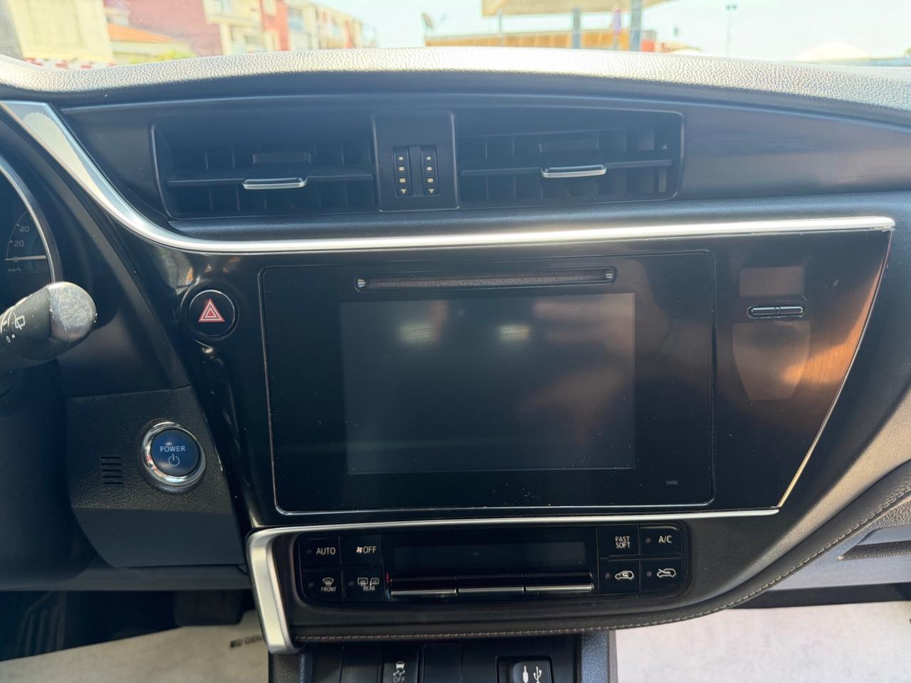 Toyota Auris 1.8 Hybrid Business