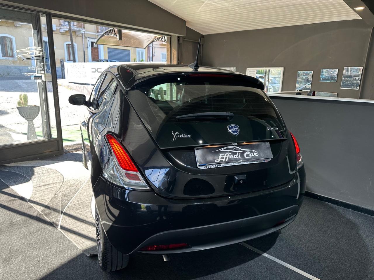 Lancia Ypsilon 1.0 FireFly 5 porte S&S Hybrid Platino