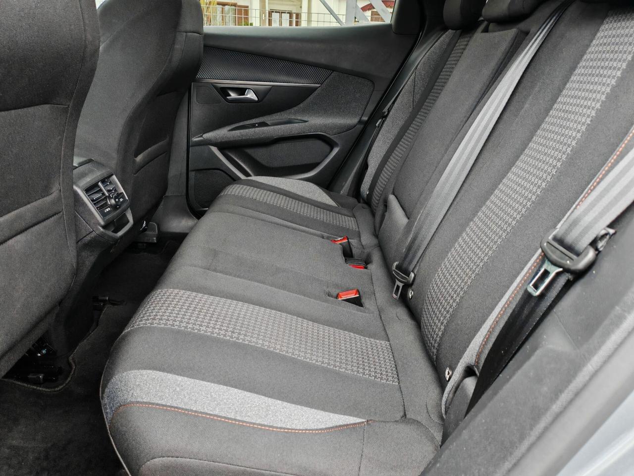 Peugeot 3008 1.5BlueHDi navig led cruise 2021