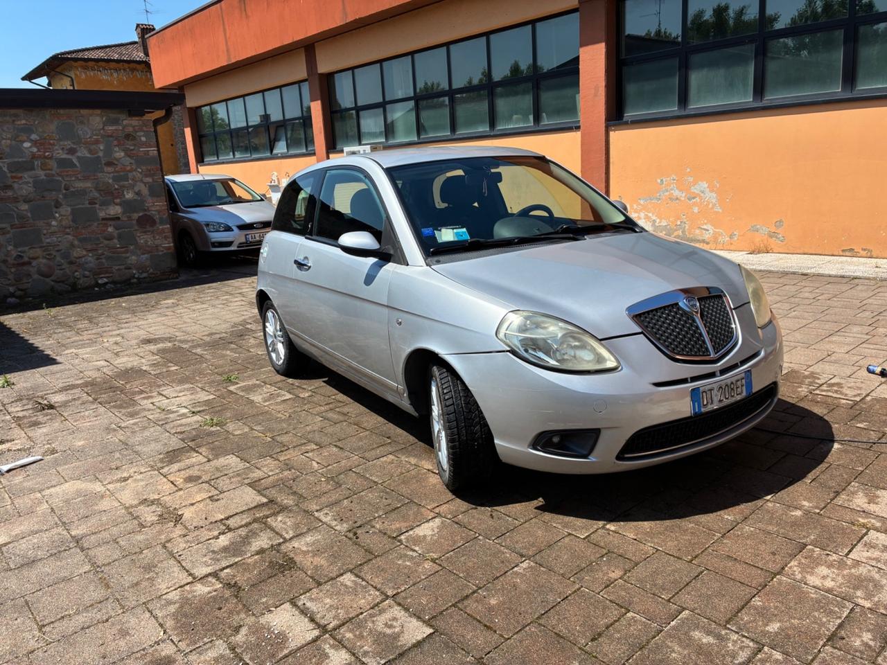Lancia Ypsilon 1.3 MJT 75 CV Modamilano