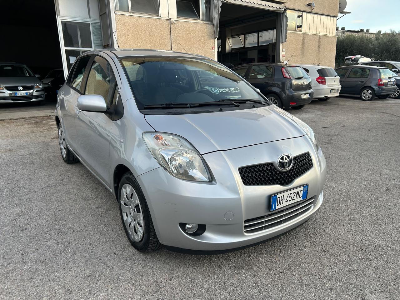 Toyota Yaris 1.3 5 porte cambio automatico 120000km