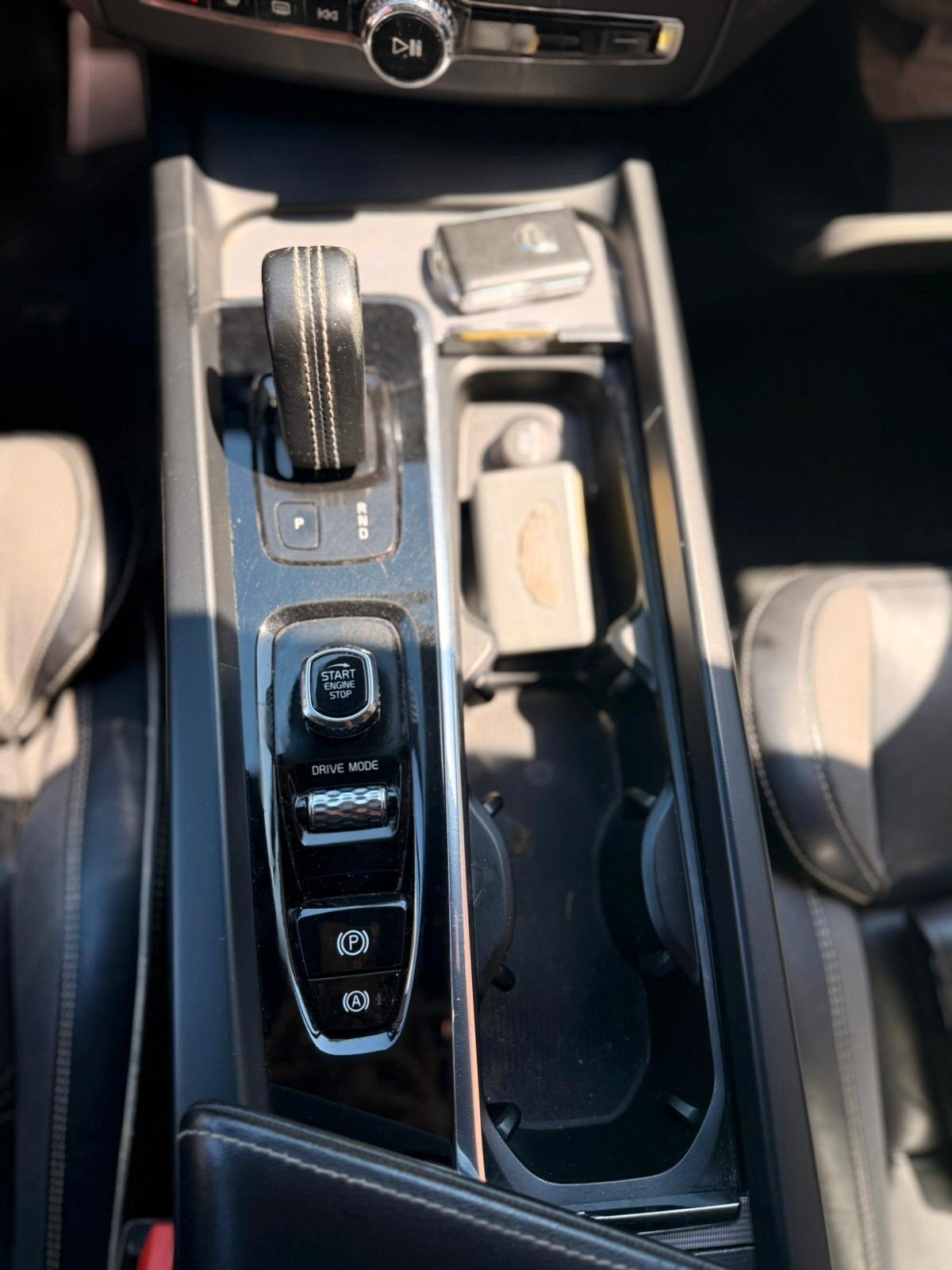 Volvo XC 60 XC60 B4 (d) AWD Geartronic R-design