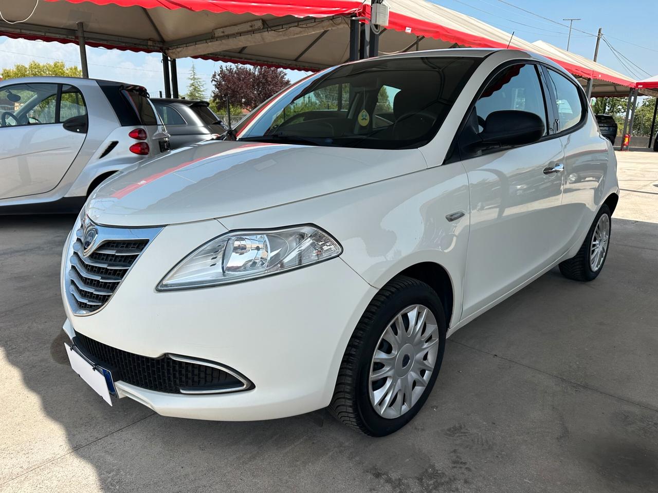 Lancia Ypsilon 1.2*8V*GOLD*PDC*MP3*CITY*NEOPATENTATI*