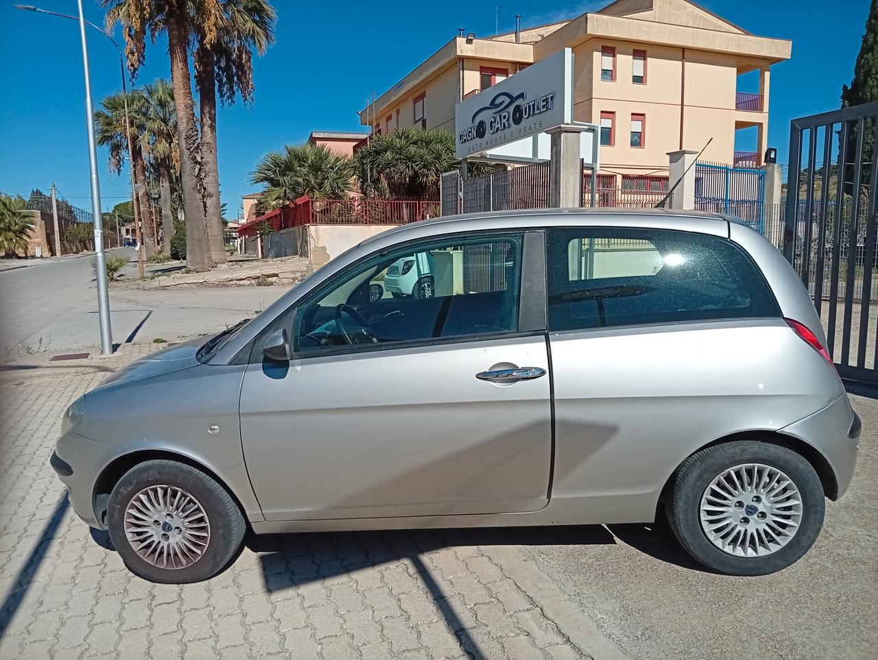 Lancia Ypsilon 1.2 16V Oro