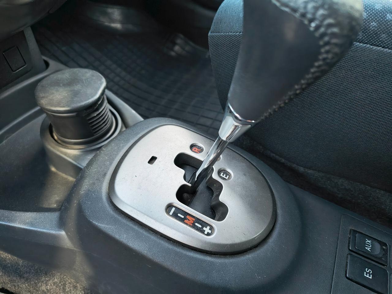 TOYOTA YARIS 1.4 DIESEL CAMBIO AUTOMATICO FINE 2010