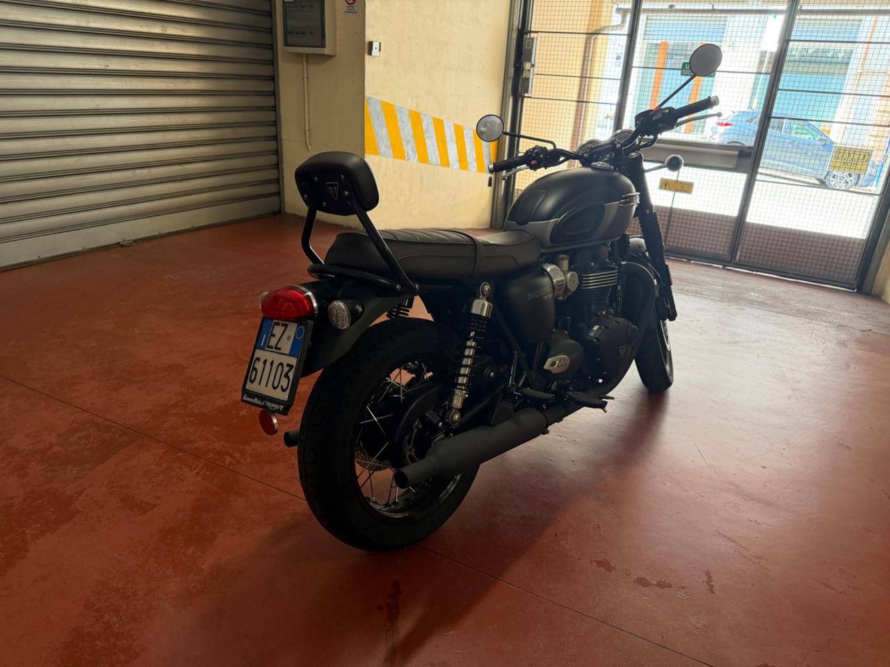Triumph Bonneville T120 Black