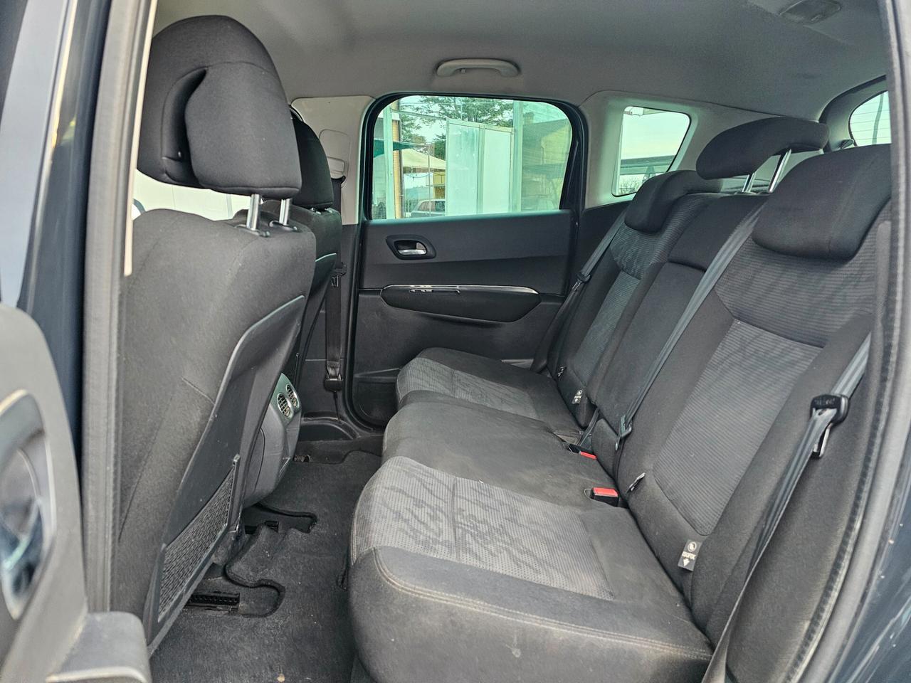 Peugeot 3008 1.6 e-HDi 112CV cambio robotizzato S.&S. Business