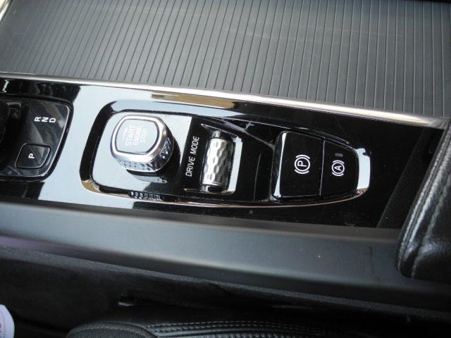 VOLVO XC60 2.0 D AWD Geartronic Business Plus Hybrid autom.