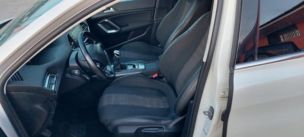 Peugeot 308 BlueHDi 130 S&S SW Allure