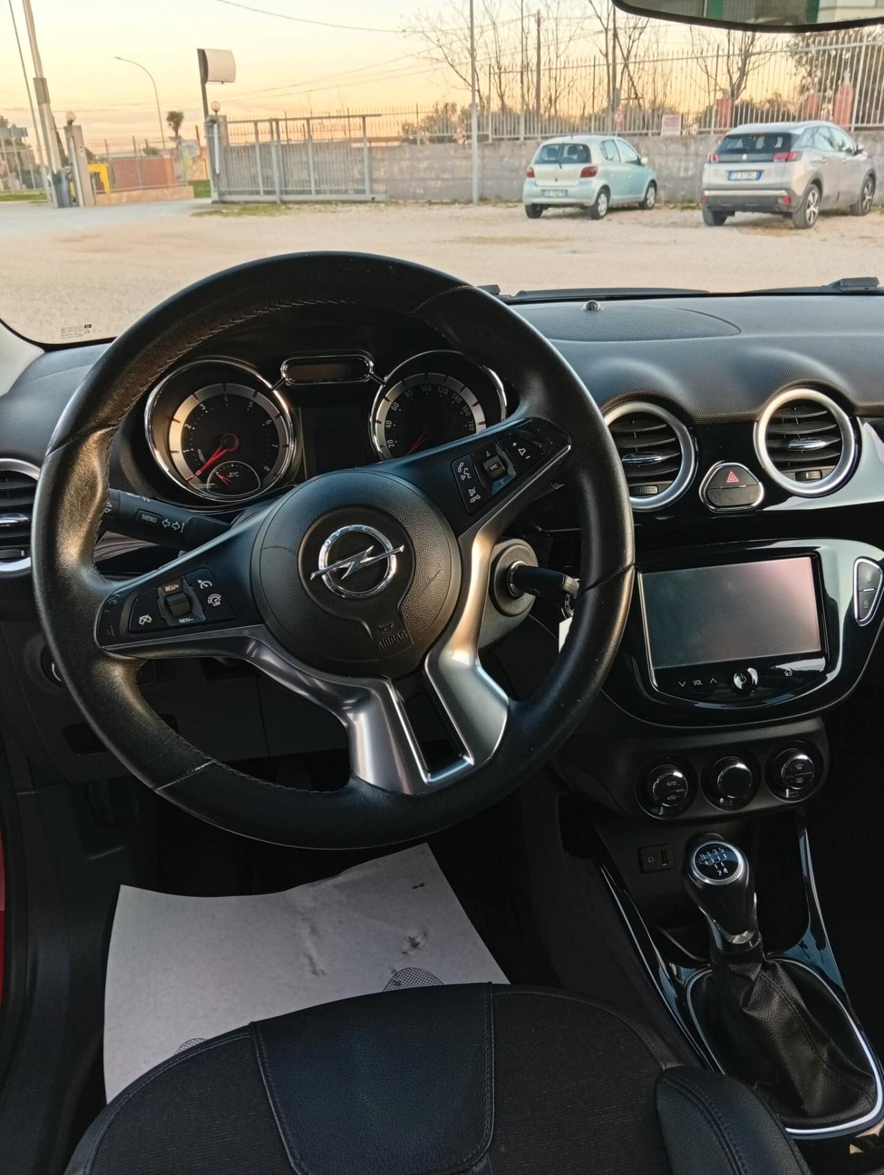 Opel Adam 1.2 70 CV Slam