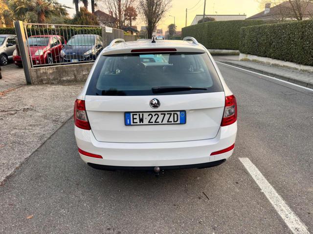 SKODA Octavia 1.6 TDI CR 105 CV DSG Wagon Elegance