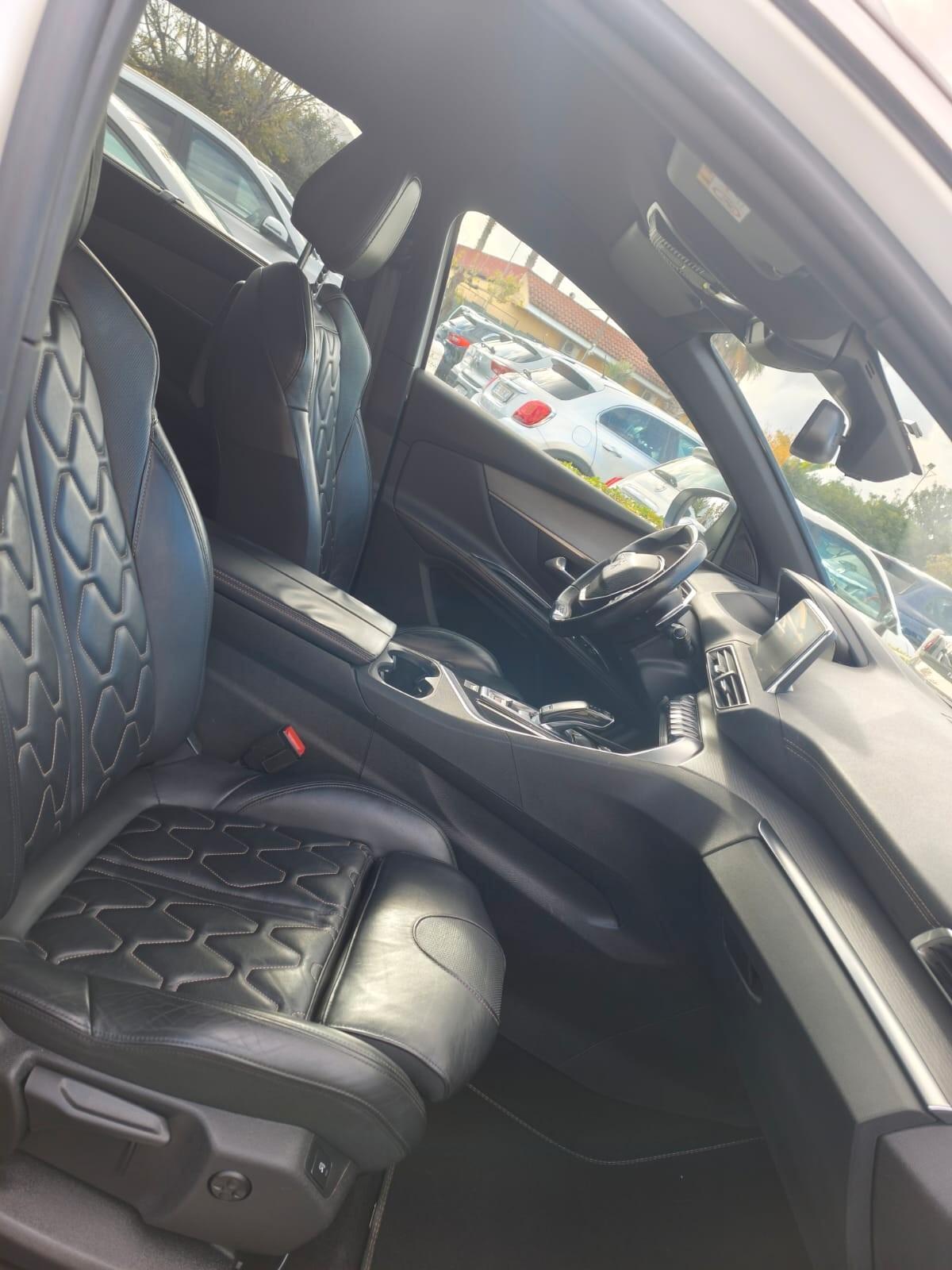 PEUGEOT 5008GTLINE 1.5HDi 130cv