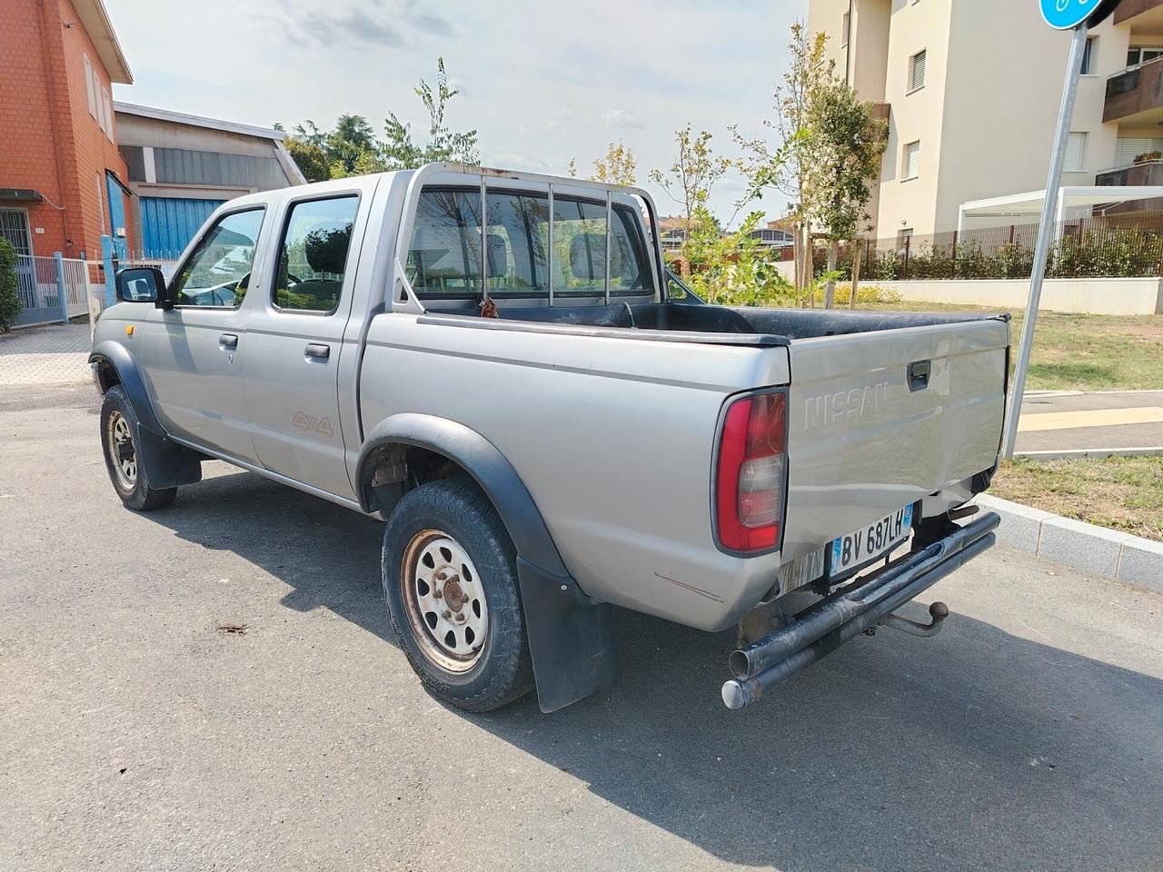 Nissan Navara 4x4 con Gancio e climatizzatore