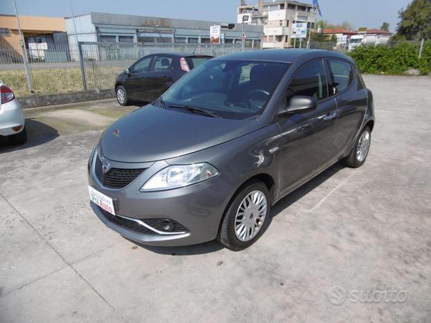 LANCIA Ypsilon 1.2 69 CV 5 porte Gold