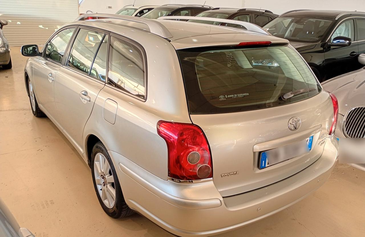 Toyota Avensis 2.0 D-4D 16V Station Wagon
