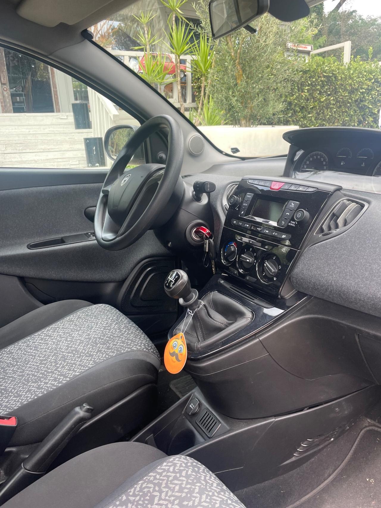 Lancia Ypsilon 1.2 69 CV 5 porte S&S Platinum