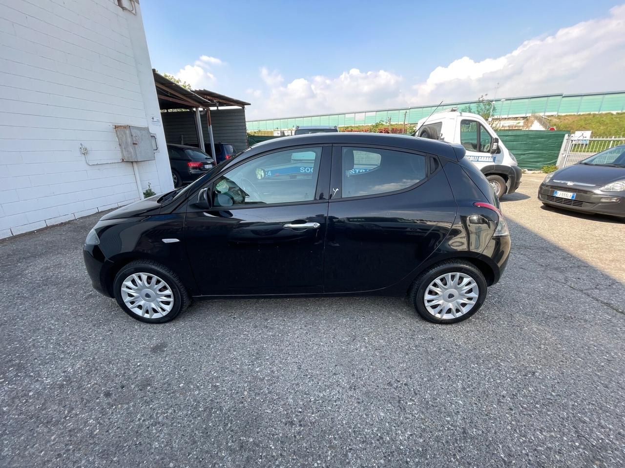 Lancia Ypsilon 1.2 69 CV Unyca