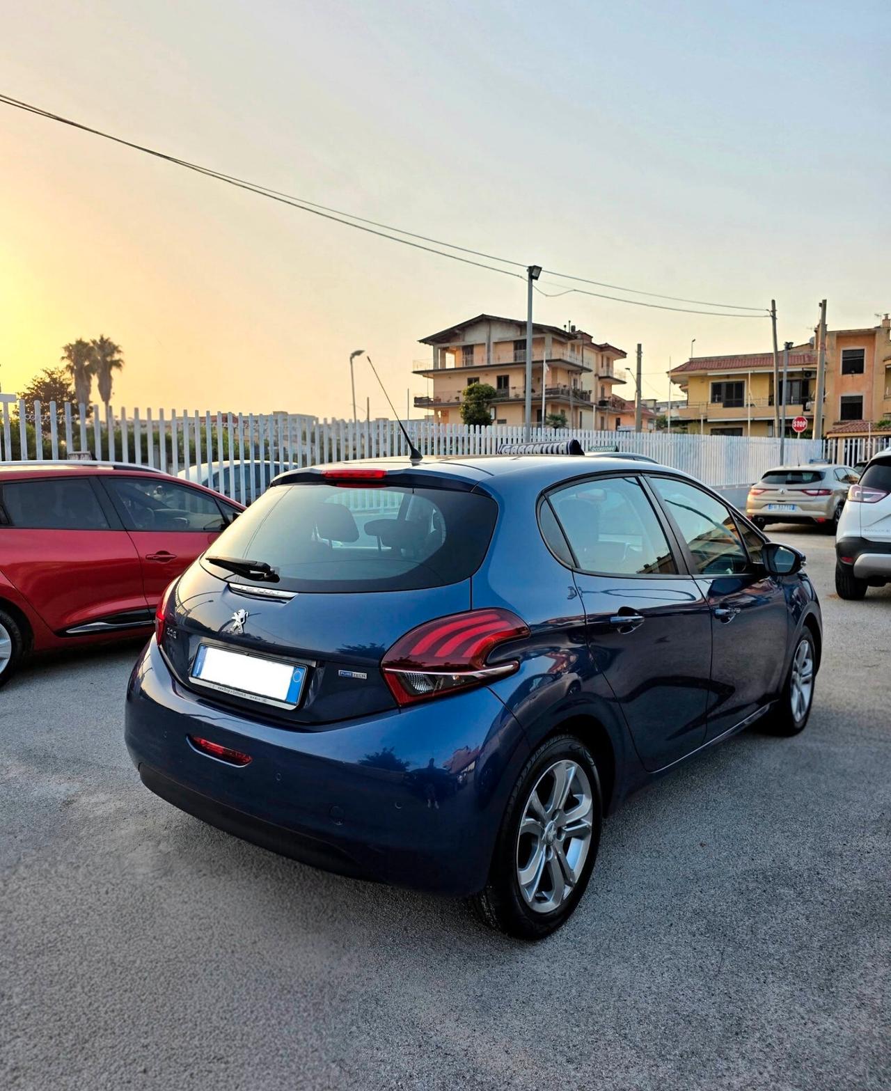 Peugeot 208 1.2 bz 5 porte Allure con 95.000 Chilometri