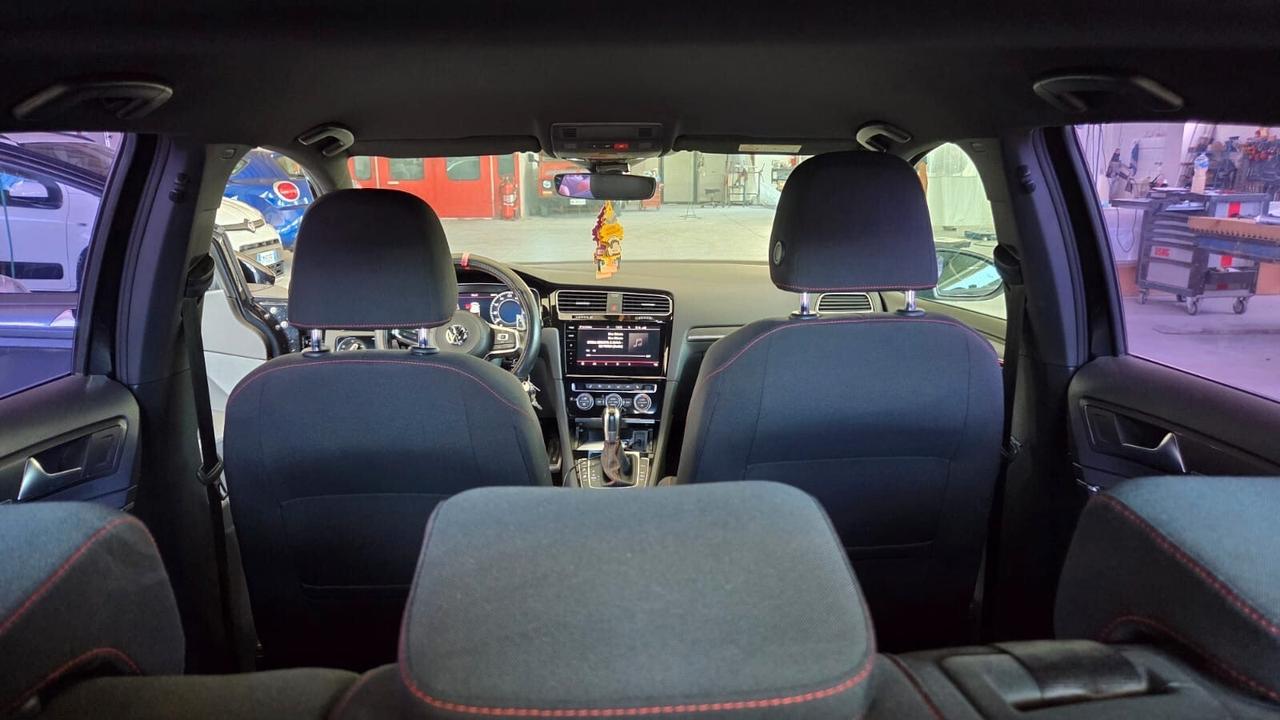 Volkswagen Golf GTI Golf 2.0 TSI GTI DSG