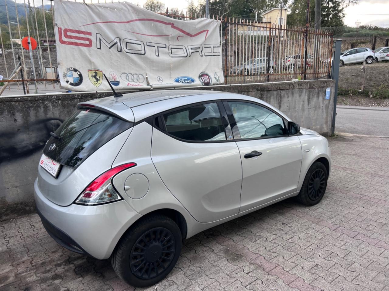 Lancia Ypsilon 1.2 69 CV 5 porte GPL Ecochic Gold