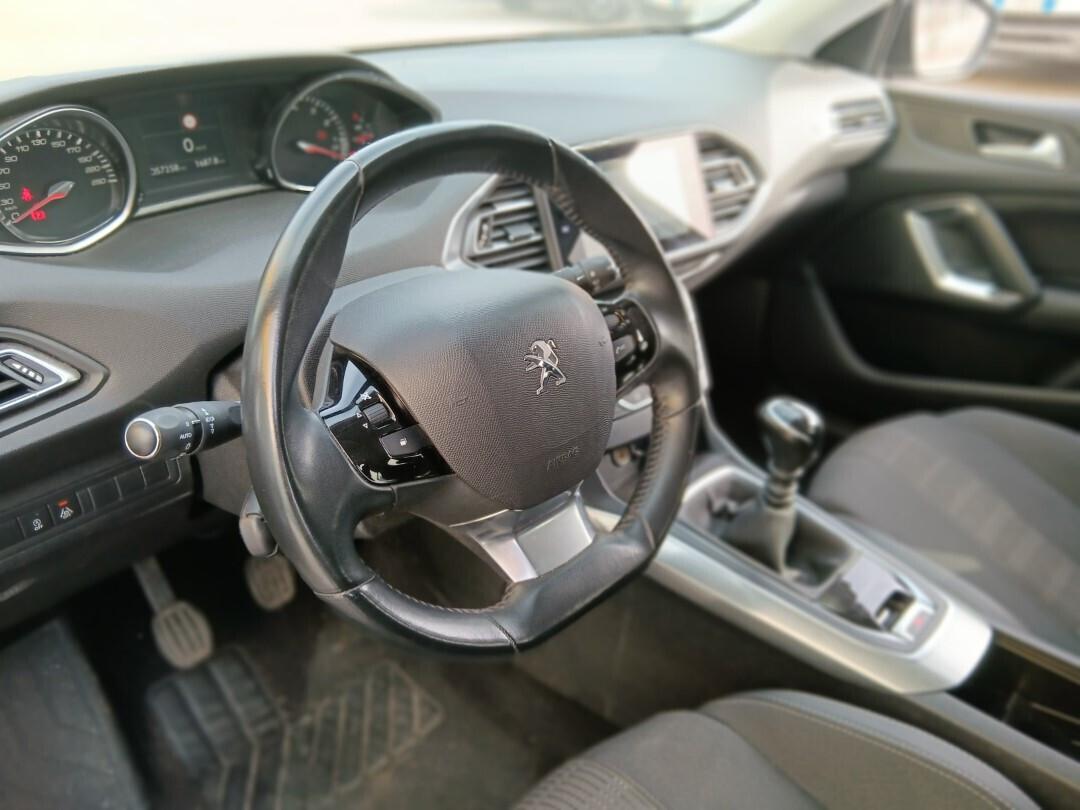 Peugeot 308 Allure 1.2 (130 cv)