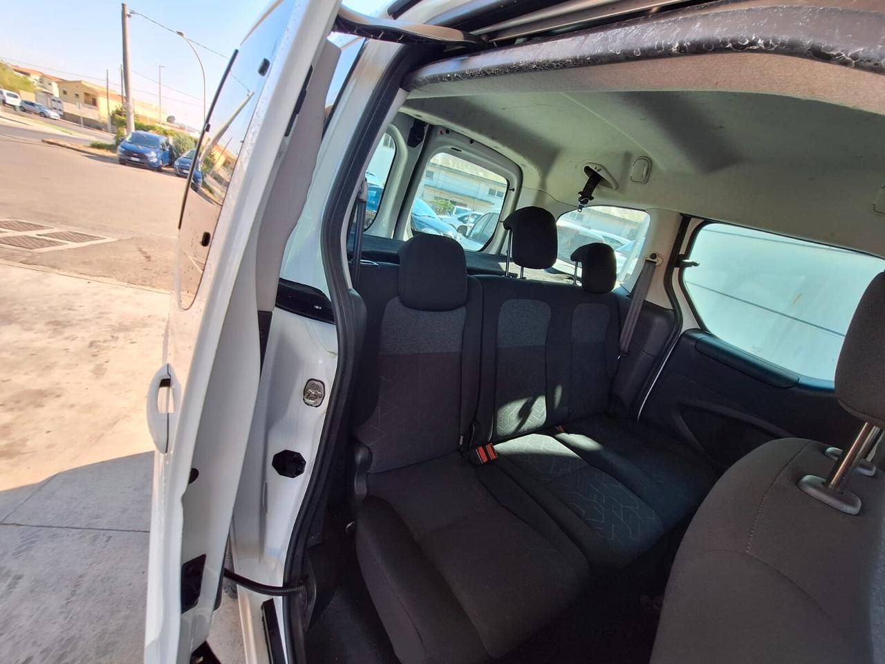 Peugeot Partner Tepee BlueHDi 100 4x4 Active Traction Control Plus