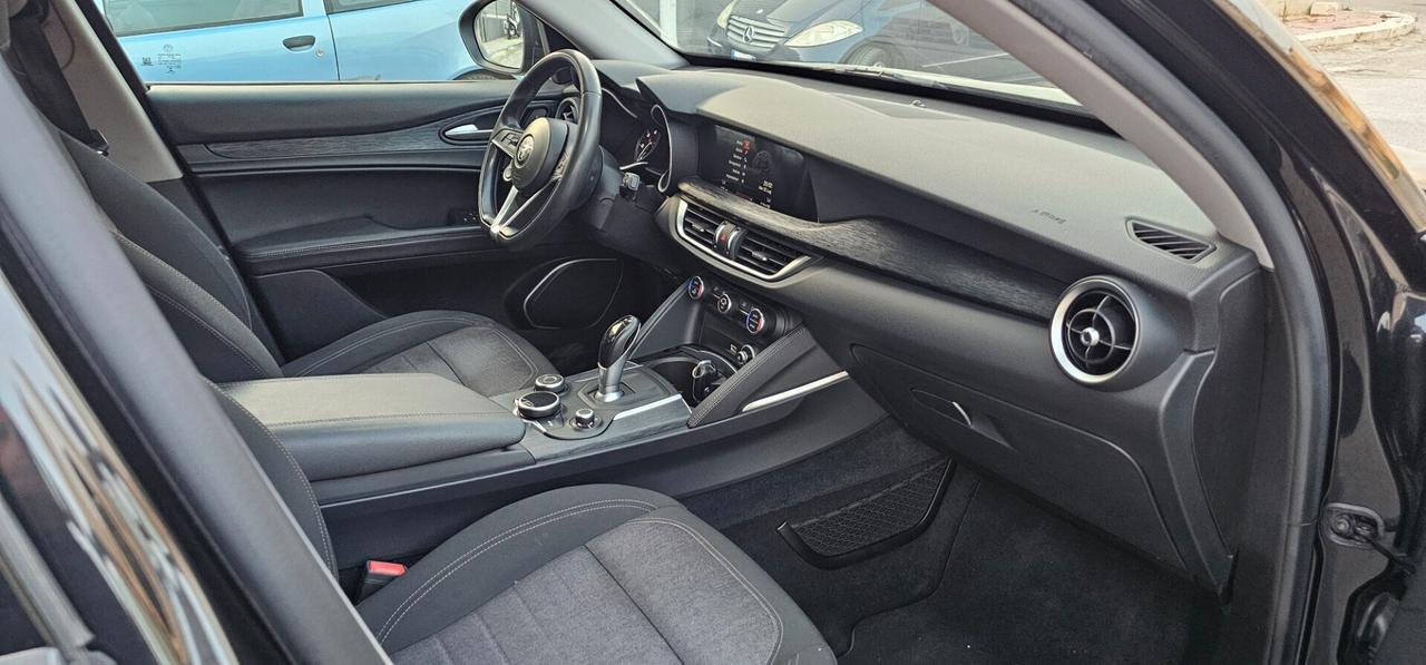 Alfa Romeo Stelvio 2.2 Turbodiesel 160 CV AT8 RWD Sport-Tech