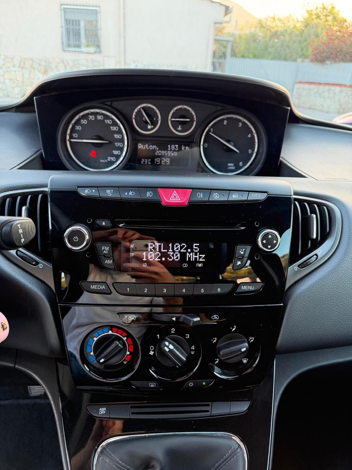 Lancia Ypsilon 1.3 MJT 16V 95 CV 5 porte S&S Silver-2011