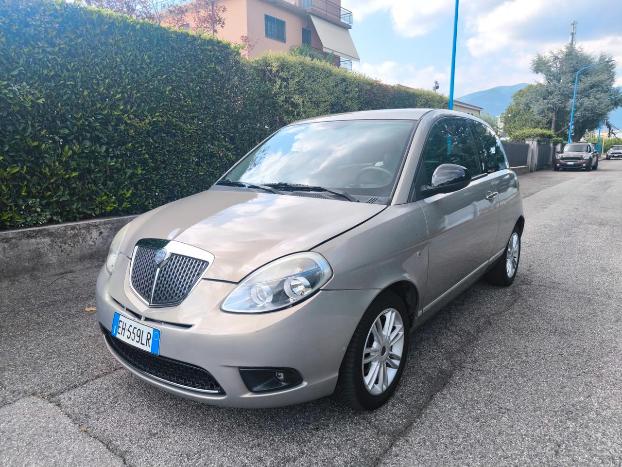 LANCIA YPSILON 1,2 BENZ- KM 110000-OK NEOPATENTATI