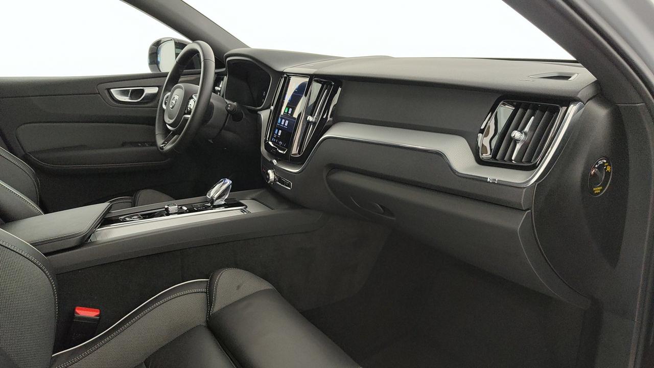 VOLVO XC60 2.0 b5 Plus Dark awd auto