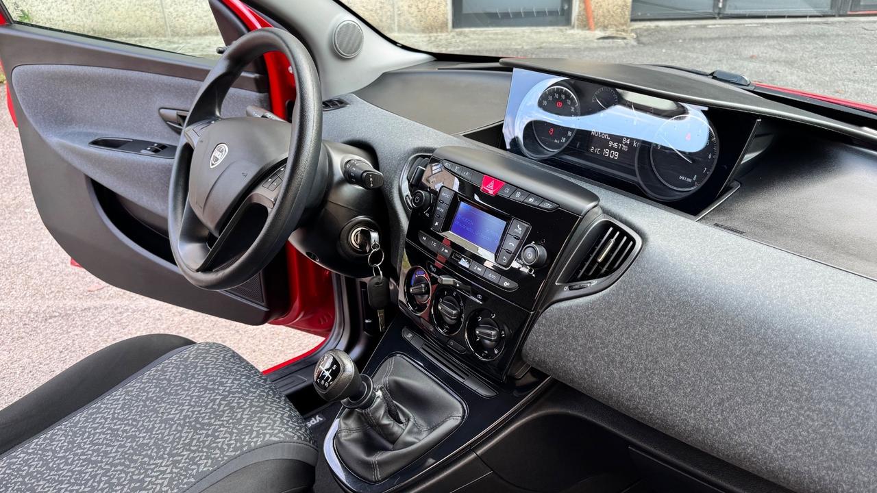 Lancia Ypsilon 1.0 FireFly 5 porte S&S Hybrid Ecochic Silver