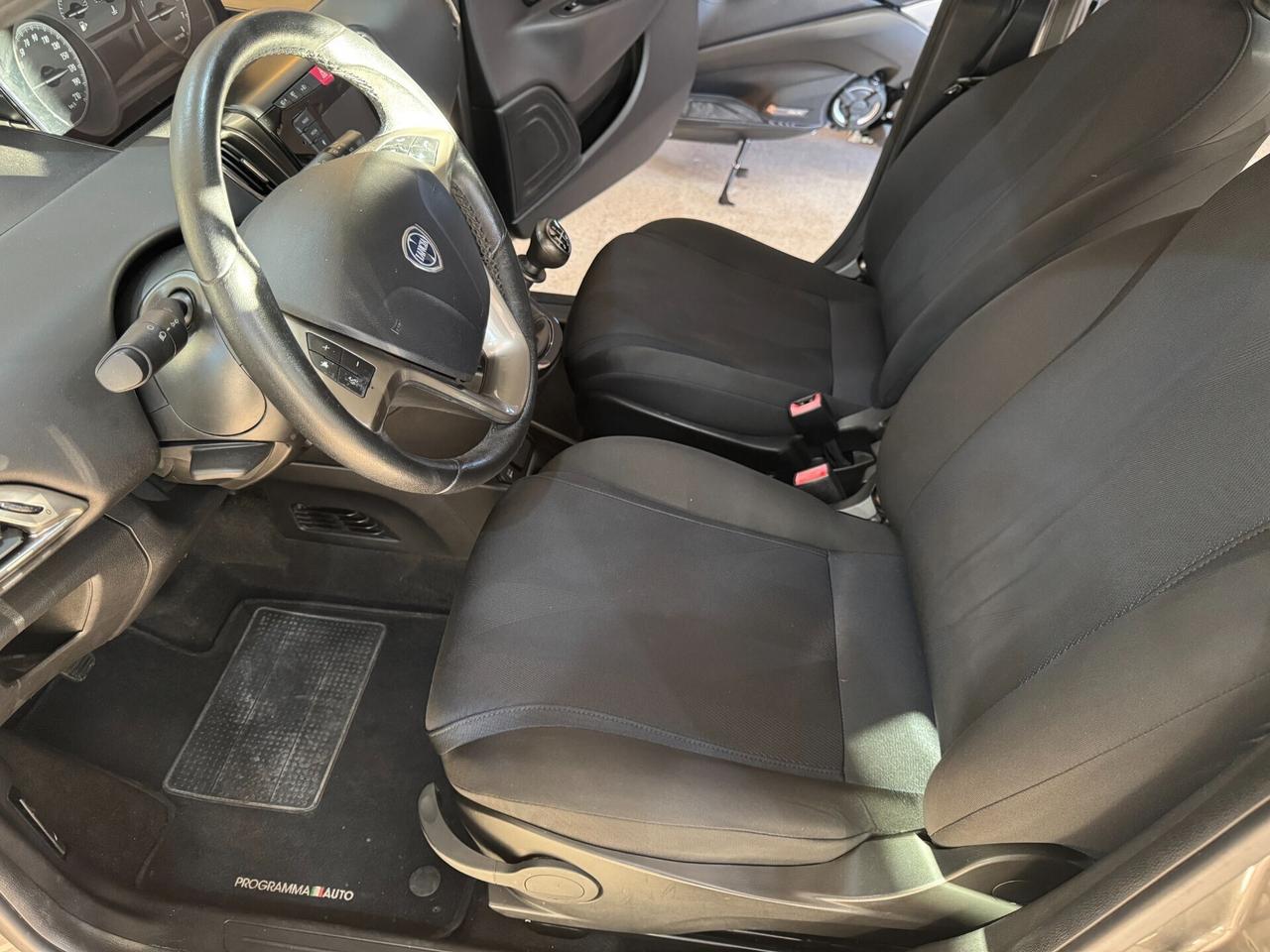 Lancia NEW Ypsilon 1.2 69 CV 5 porte Gold