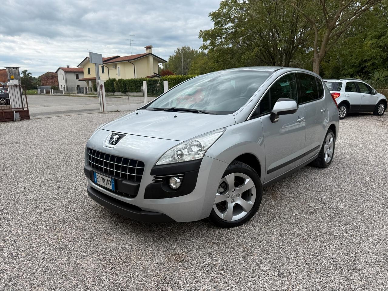 Peugeot 3008 1.6 HDi 110CV cambio robotizzato Tecno