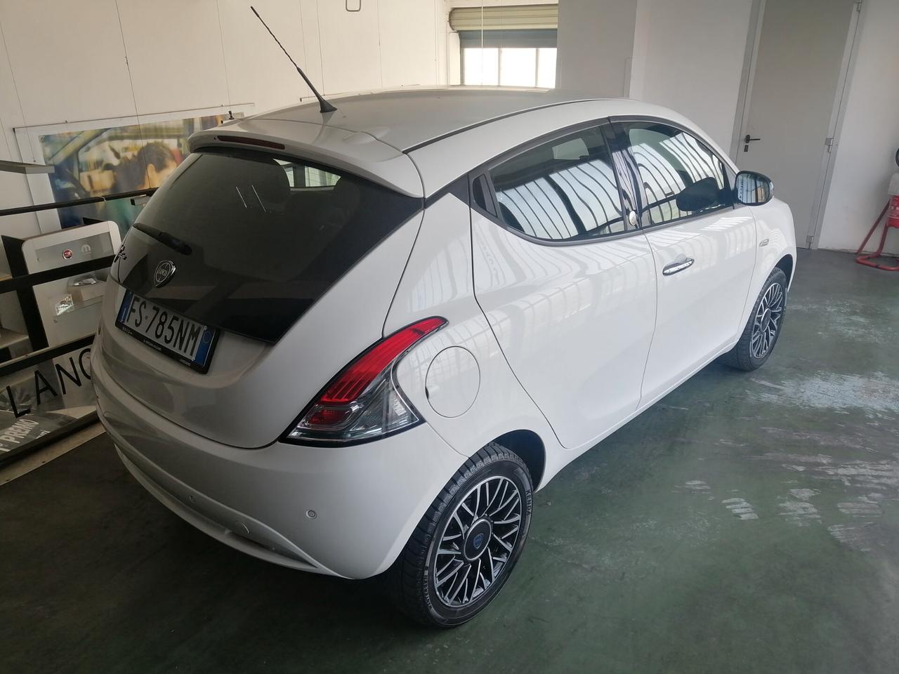 Lancia Ypsilon 1.2 69 CV GPL Ecochic Gold