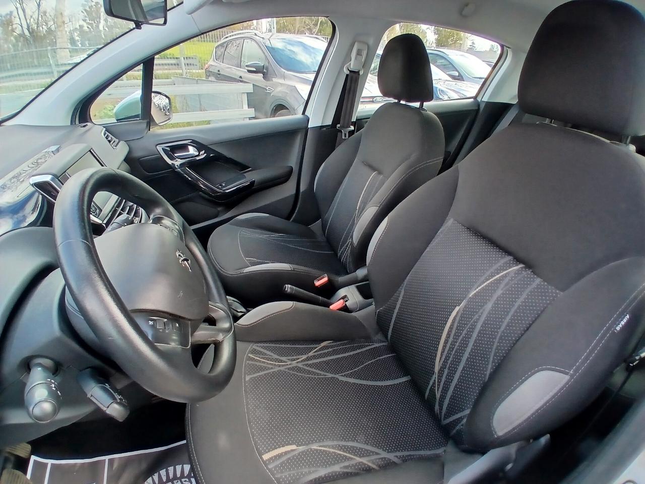 Peugeot 208 1.4 HDi 68 CV 5 porte Allure