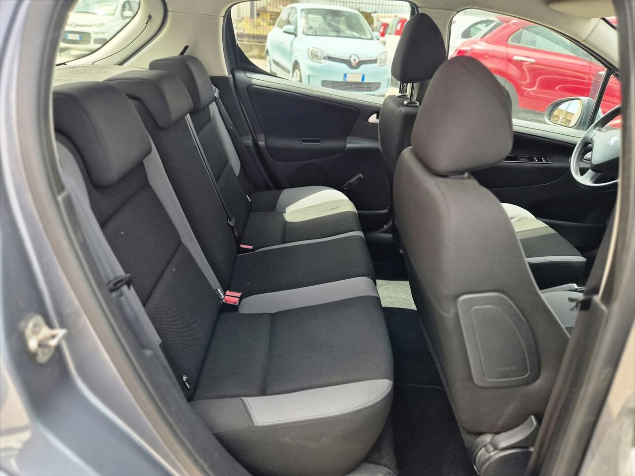 Peugeot 207 1.4 HDi 70CV 5p. ONE Line