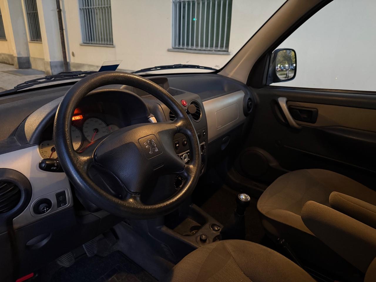 Peugeot Ranch 1.6 HDi 5p. Totem