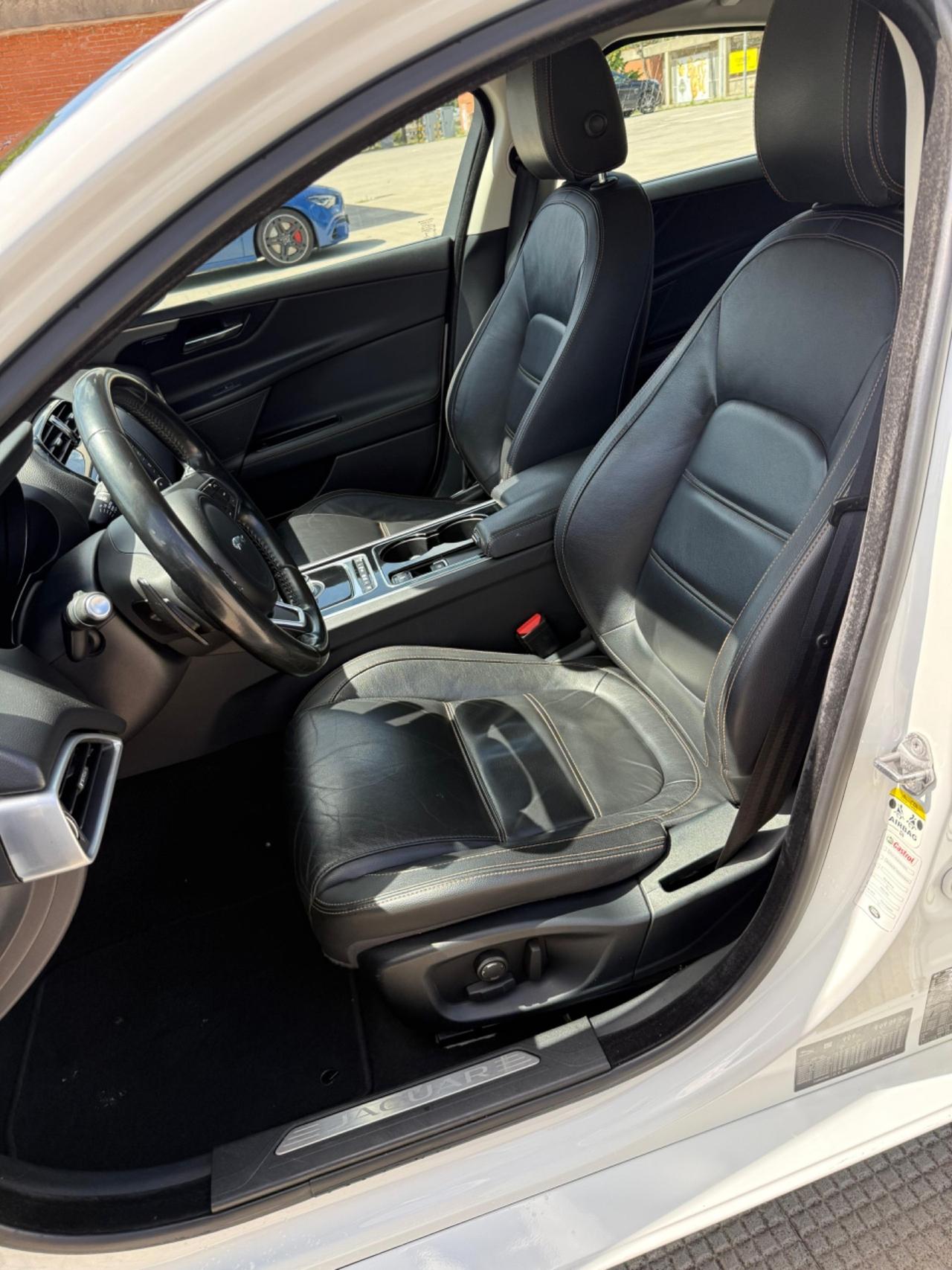 Jaguar XE 2.0 D Turbo aut. Pure
