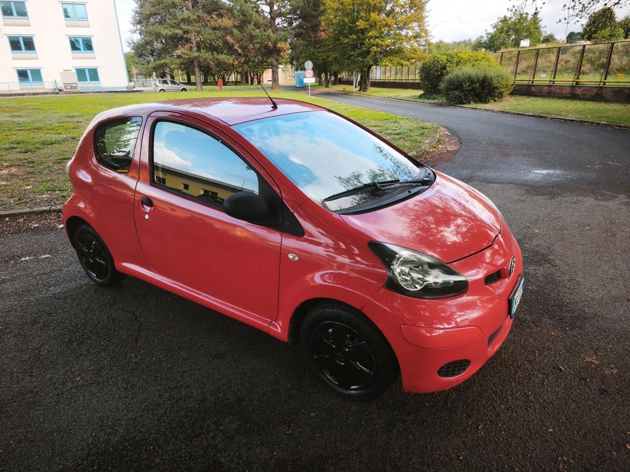 Toyota Aygo 1.0 12V VVT-i 3 porte Sol Connect Red Edition