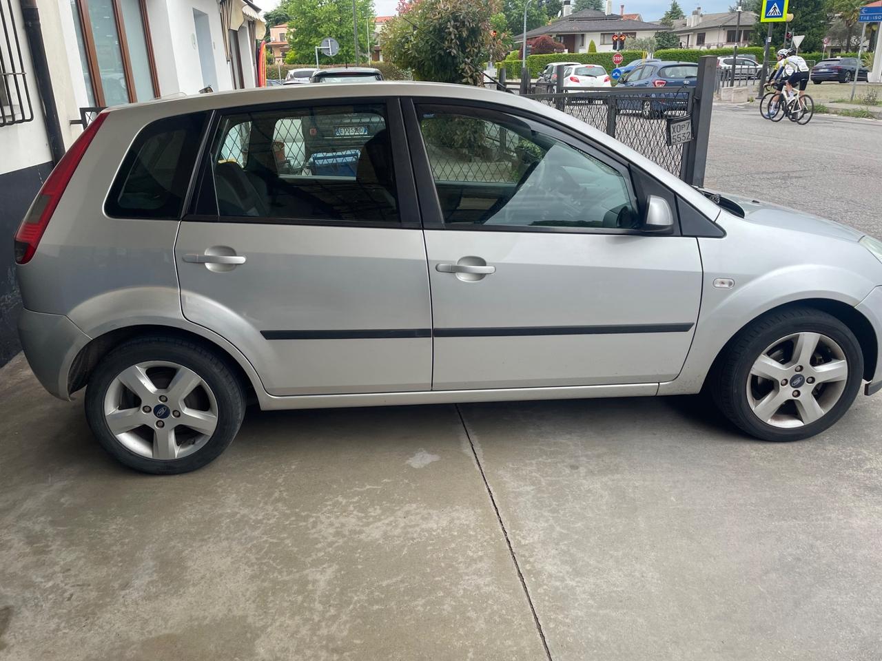 Ford Fiesta 1.2 16V 5p. Ghia
