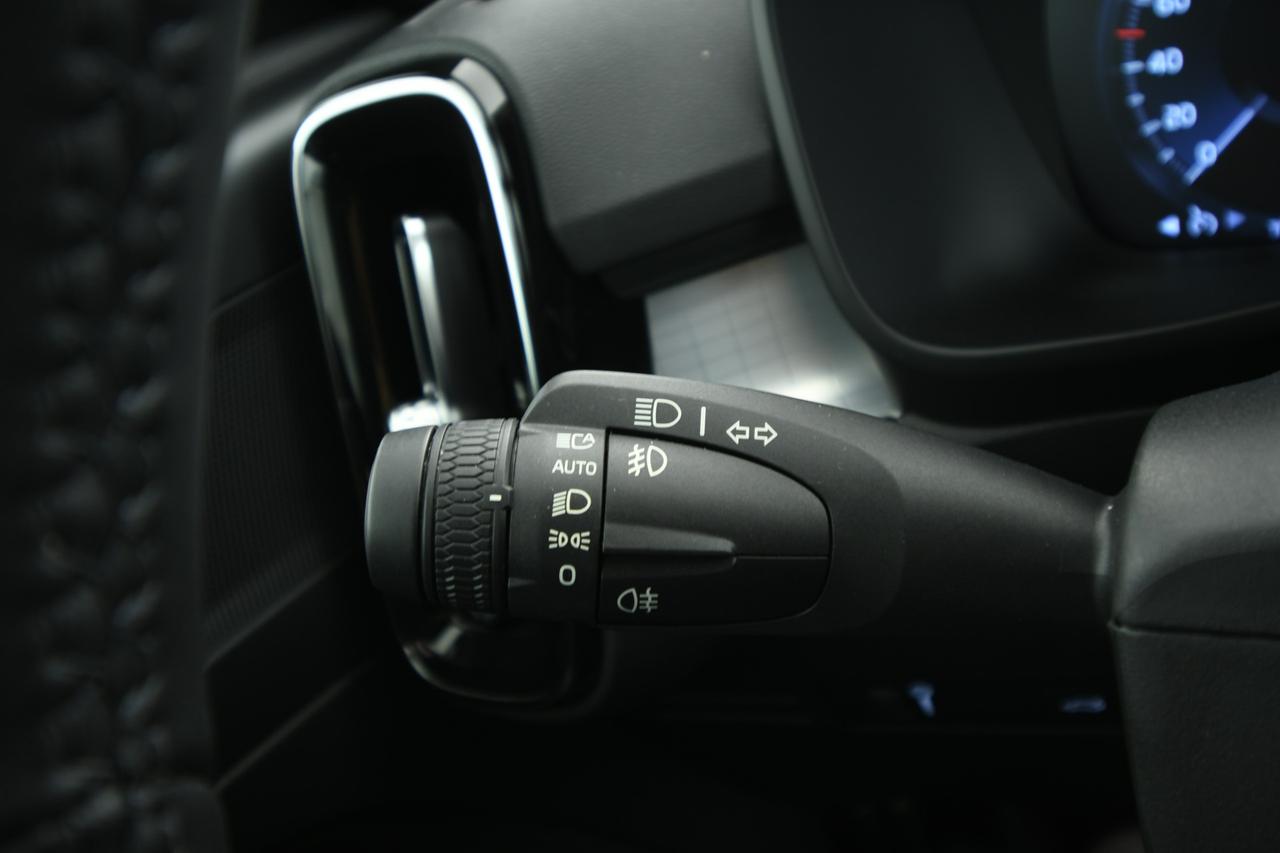 VOLVO XC40 N1 1.5 T2 Momentum Core geartronic CAMERA+PREZZO+IVA