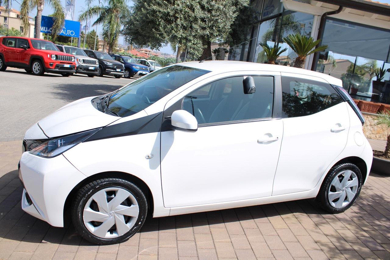 Toyota Aygo 1.0 VVT-i 69 CV 5 porte x-play
