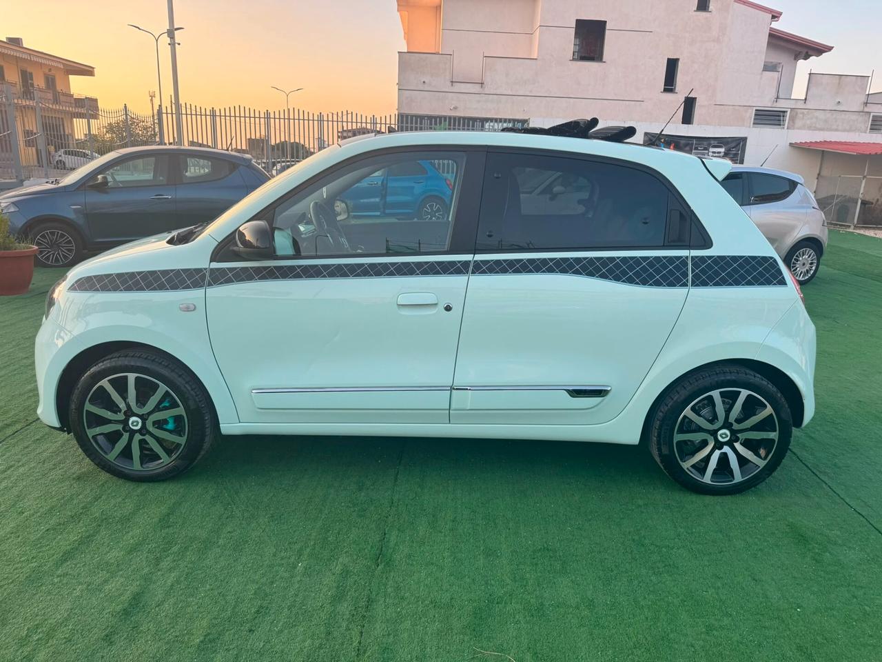 Renault Twingo SCe EDC La Parisienne