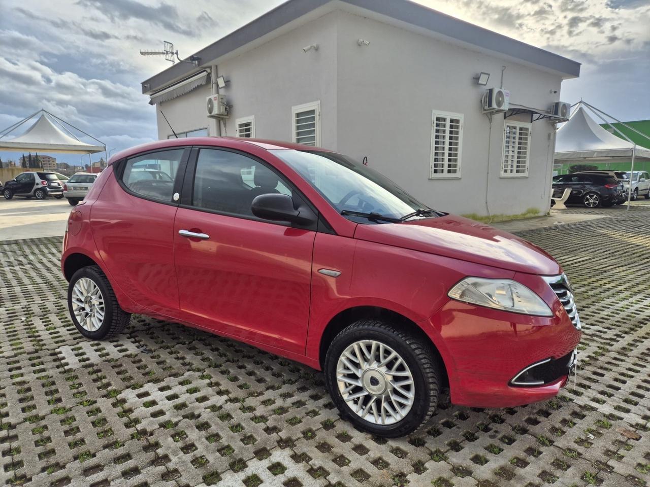 Lancia Ypsilon 0.9 TwinAir 85 CV 5 porte Metano Ecochic Gold